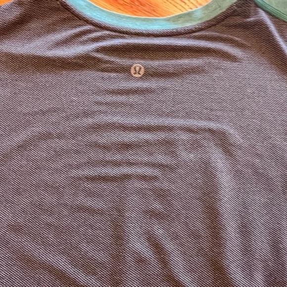 LULULEMON-Men’s Short Sleeve Work Out Shirt - Picture 8 of 8